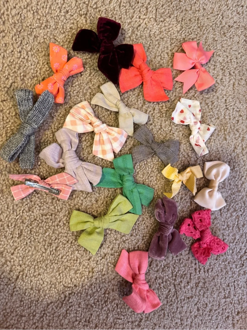 HUGE lot of Little Poppy Co baby/toddler/kid hair bows (look at all photos)